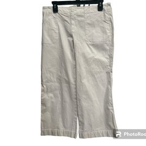 Janeville white capris. Size 6